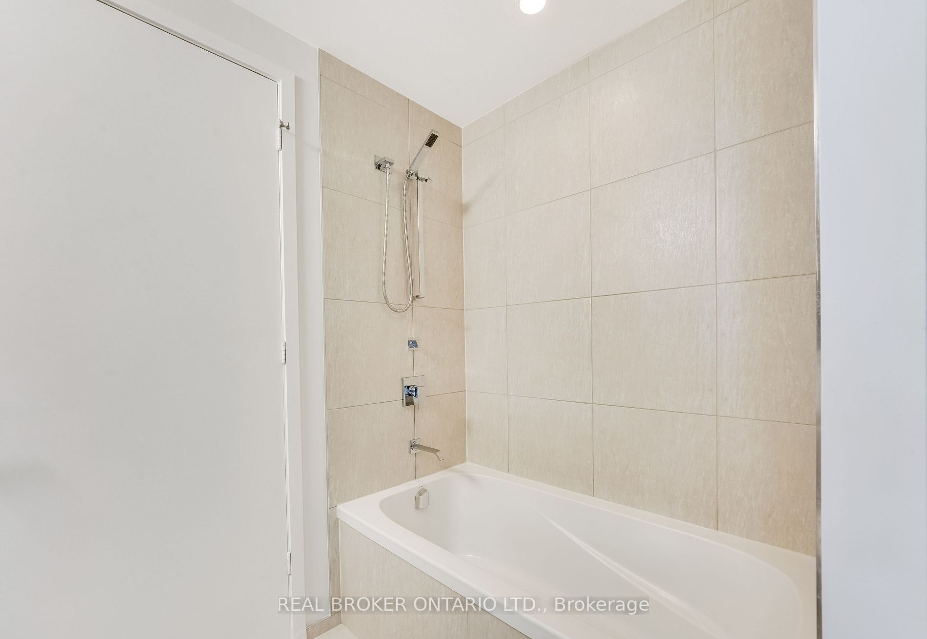 101 Charles St E, #2005