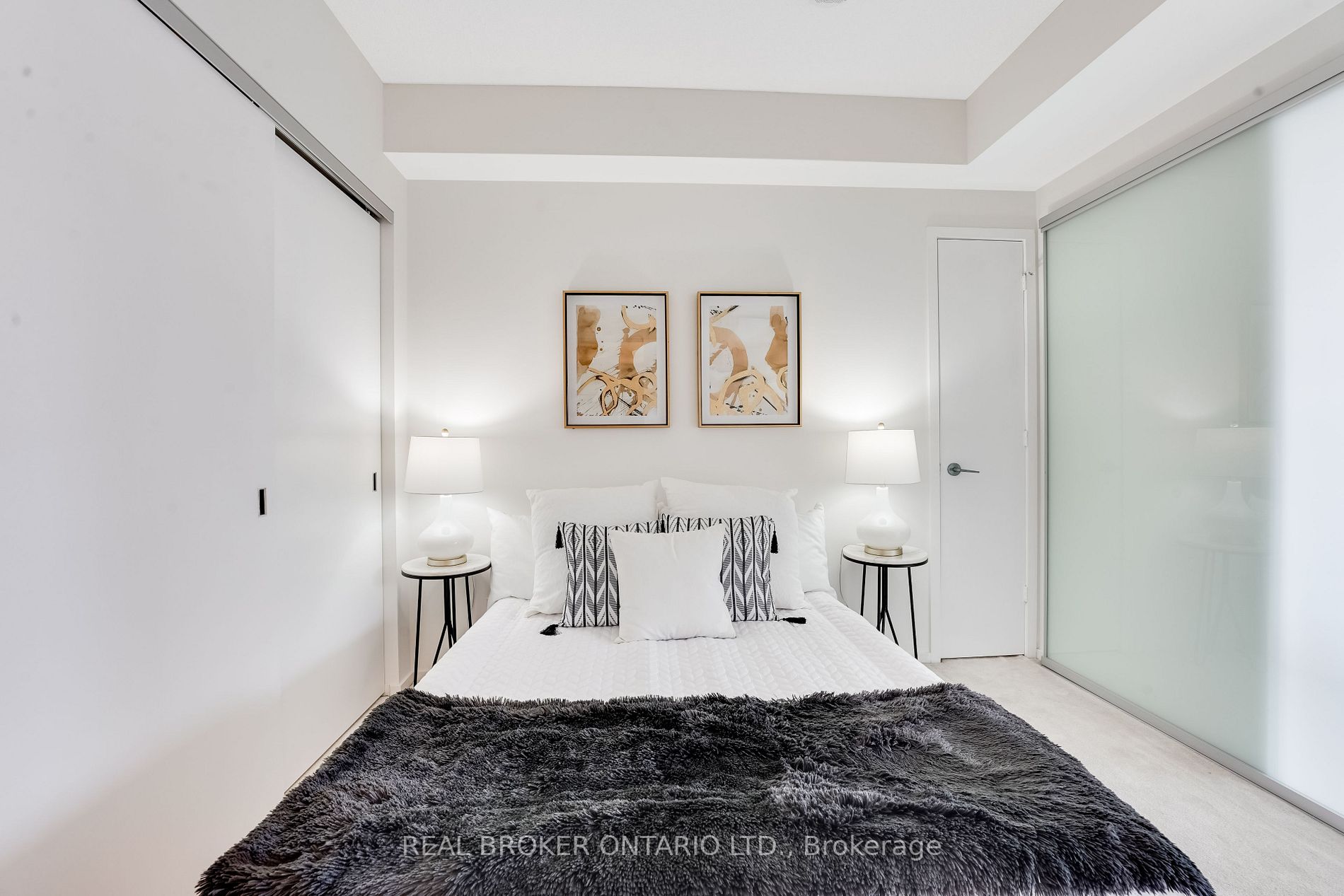 101 Charles St E, #2005