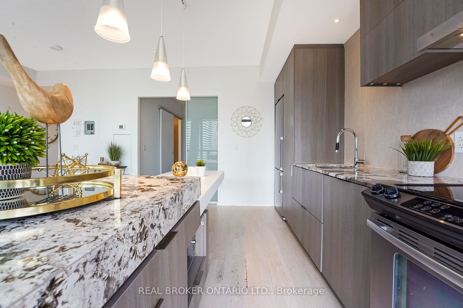 101 Charles St E, #2005