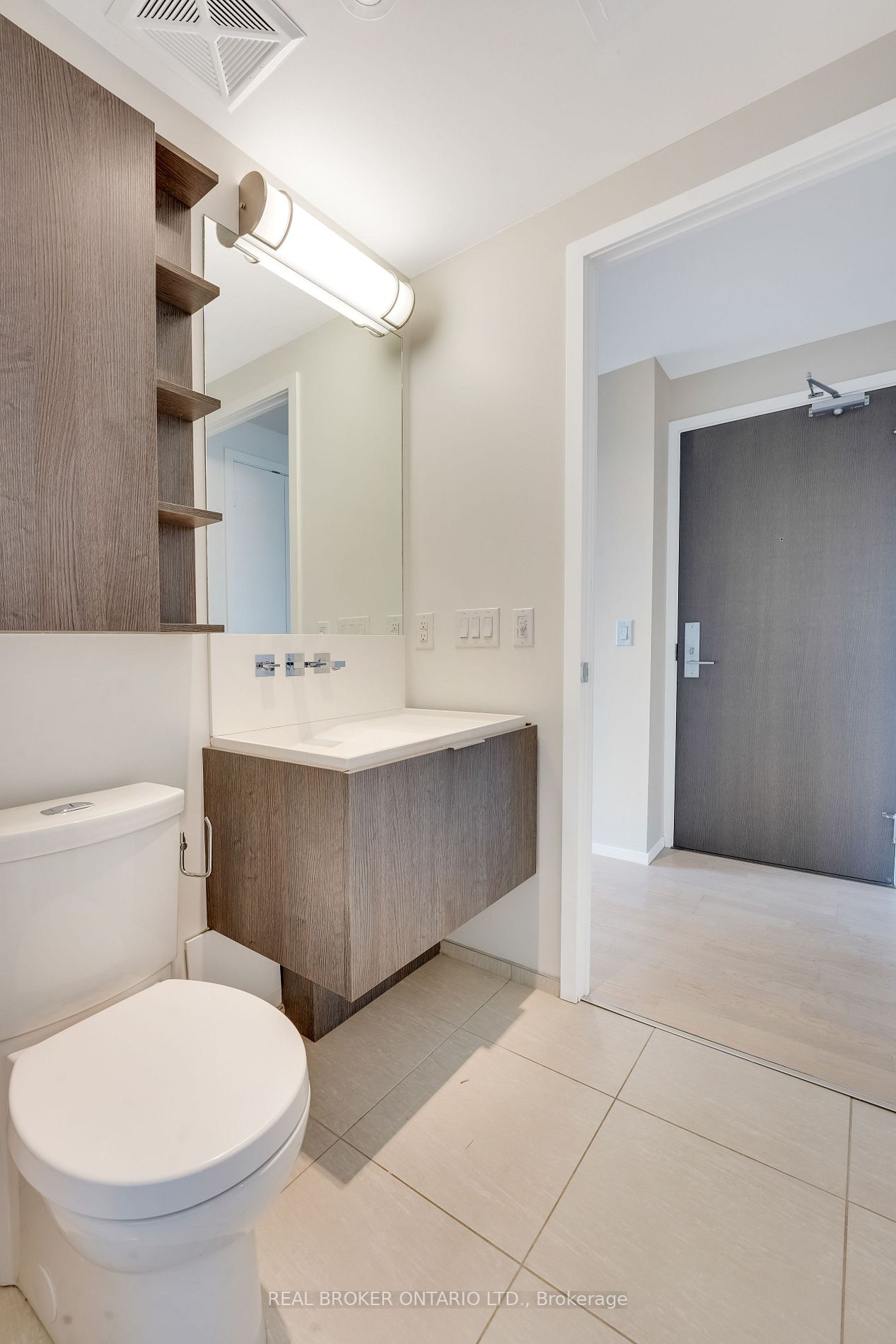 101 Charles St E, #2005