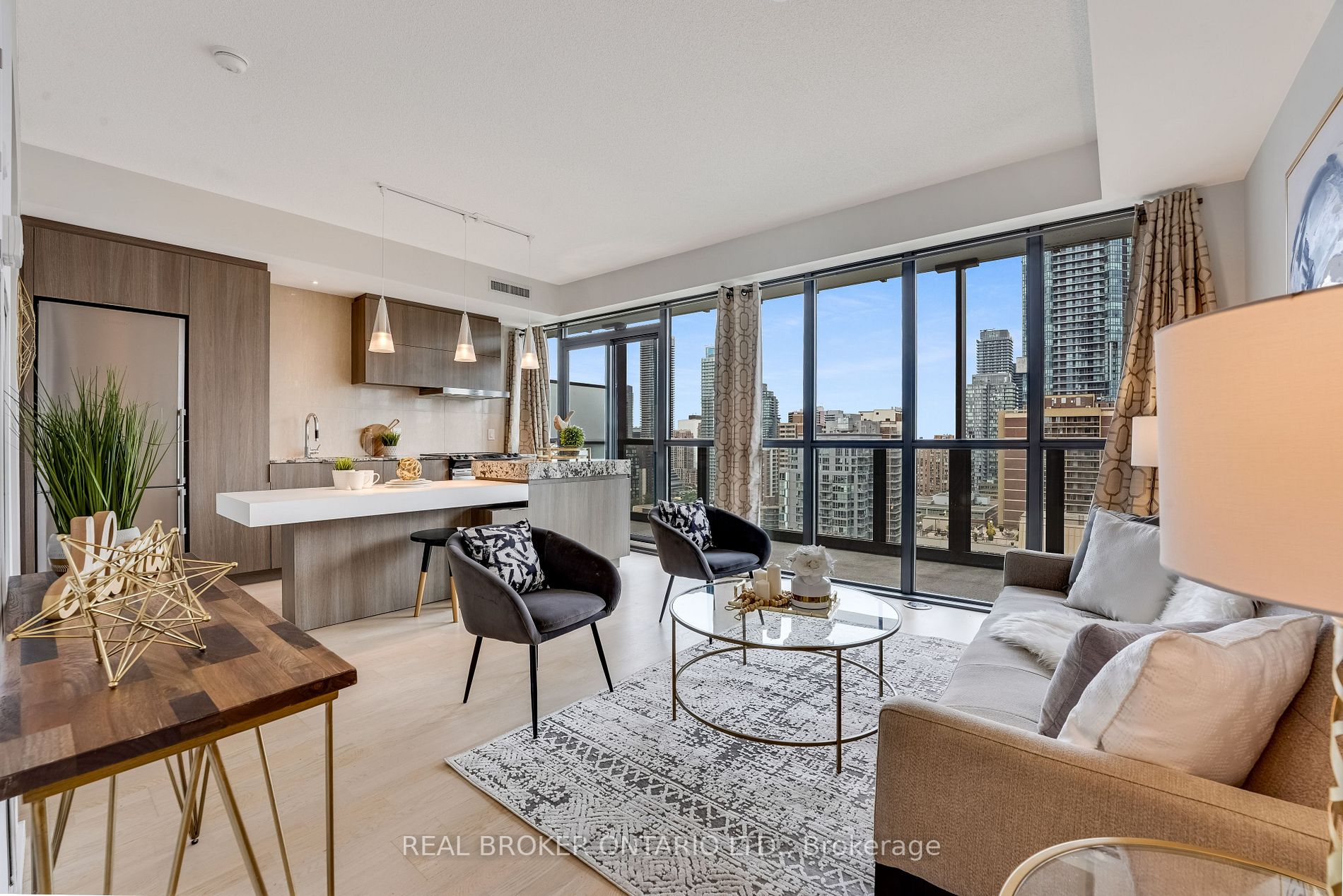 101 Charles St E, #2005