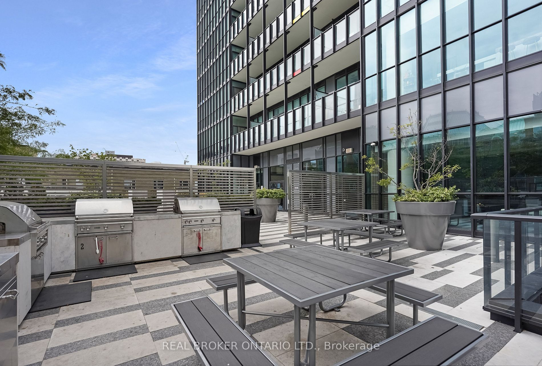 101 Charles St E, #2005