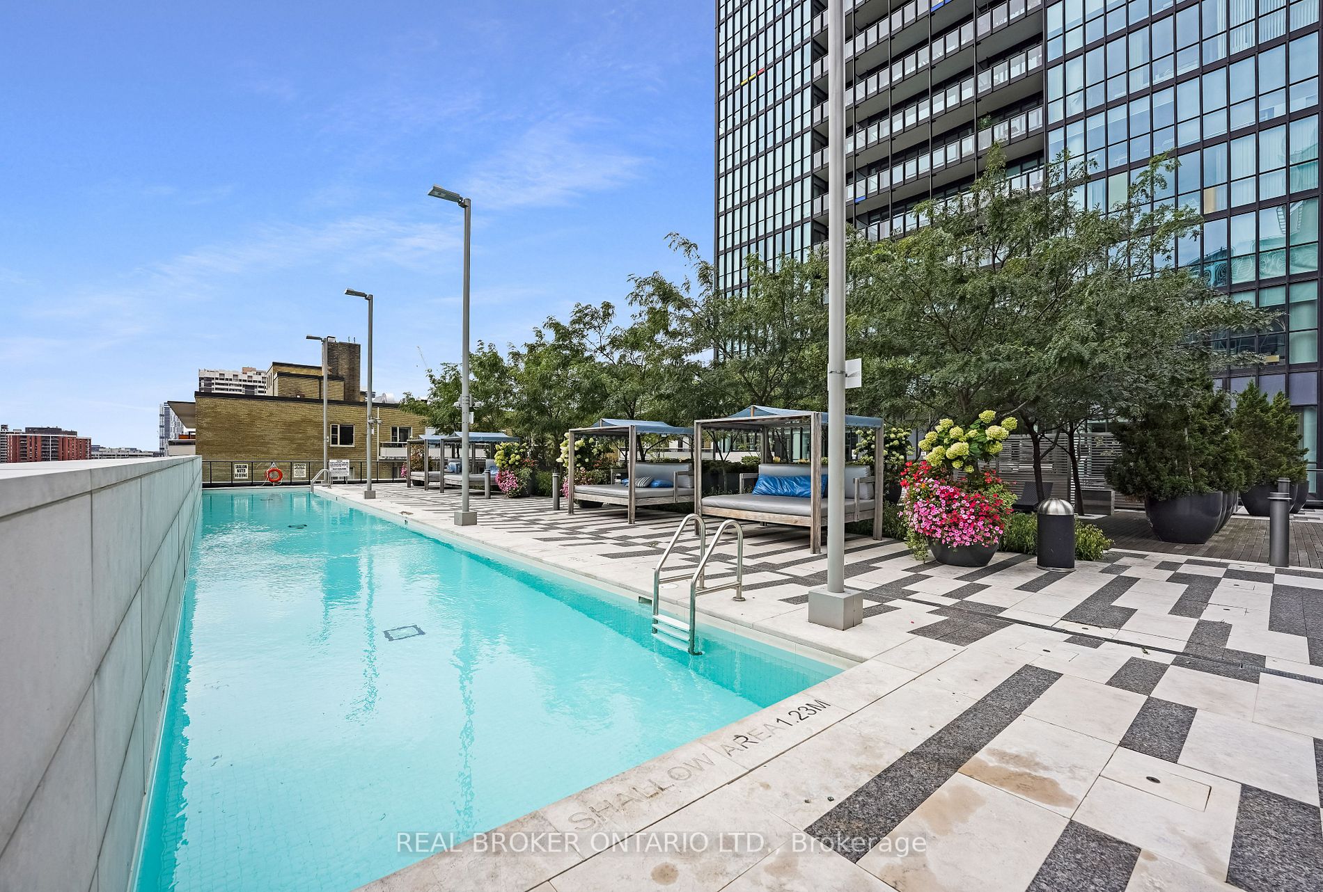 101 Charles St E, #2005