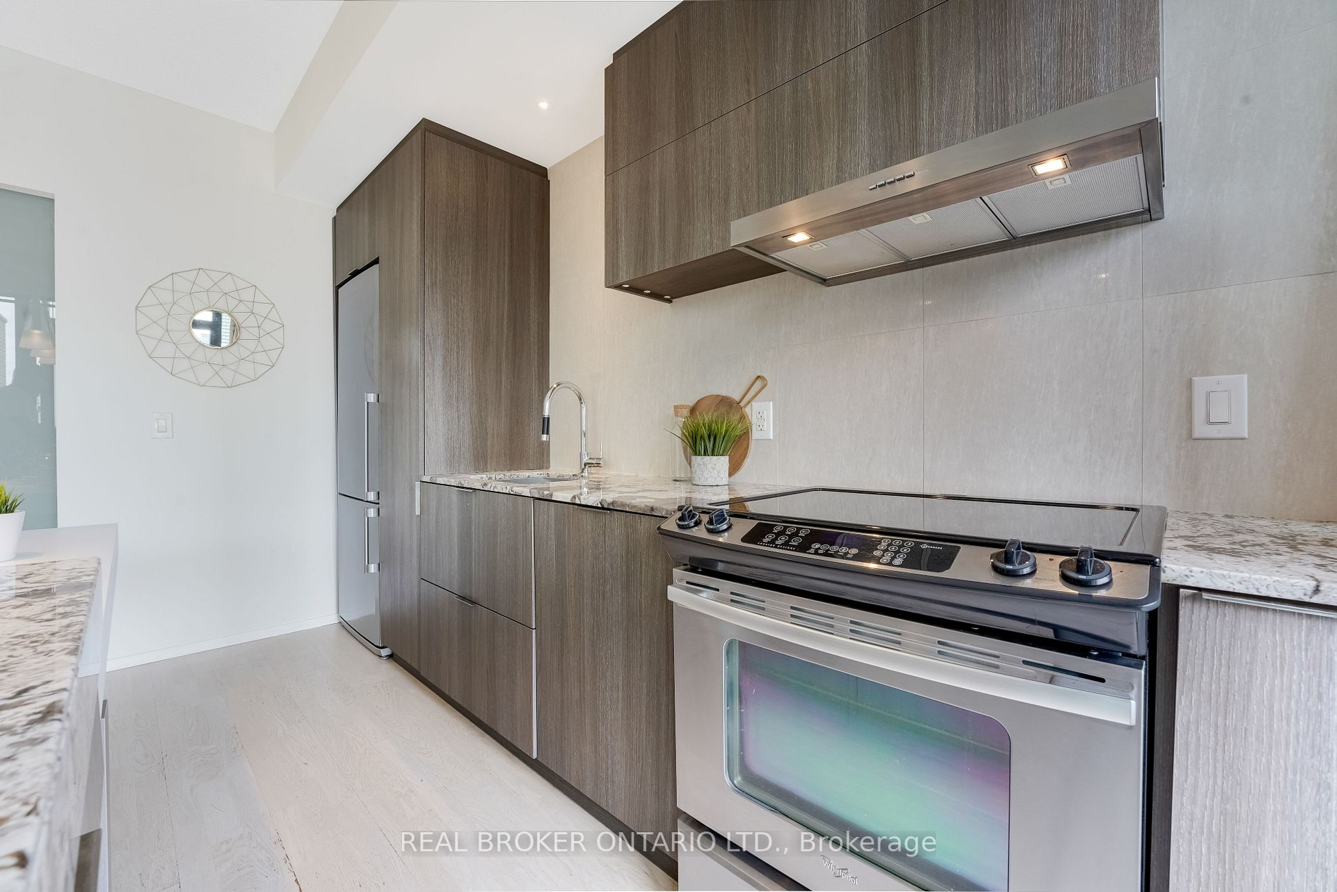 101 Charles St E, #2005