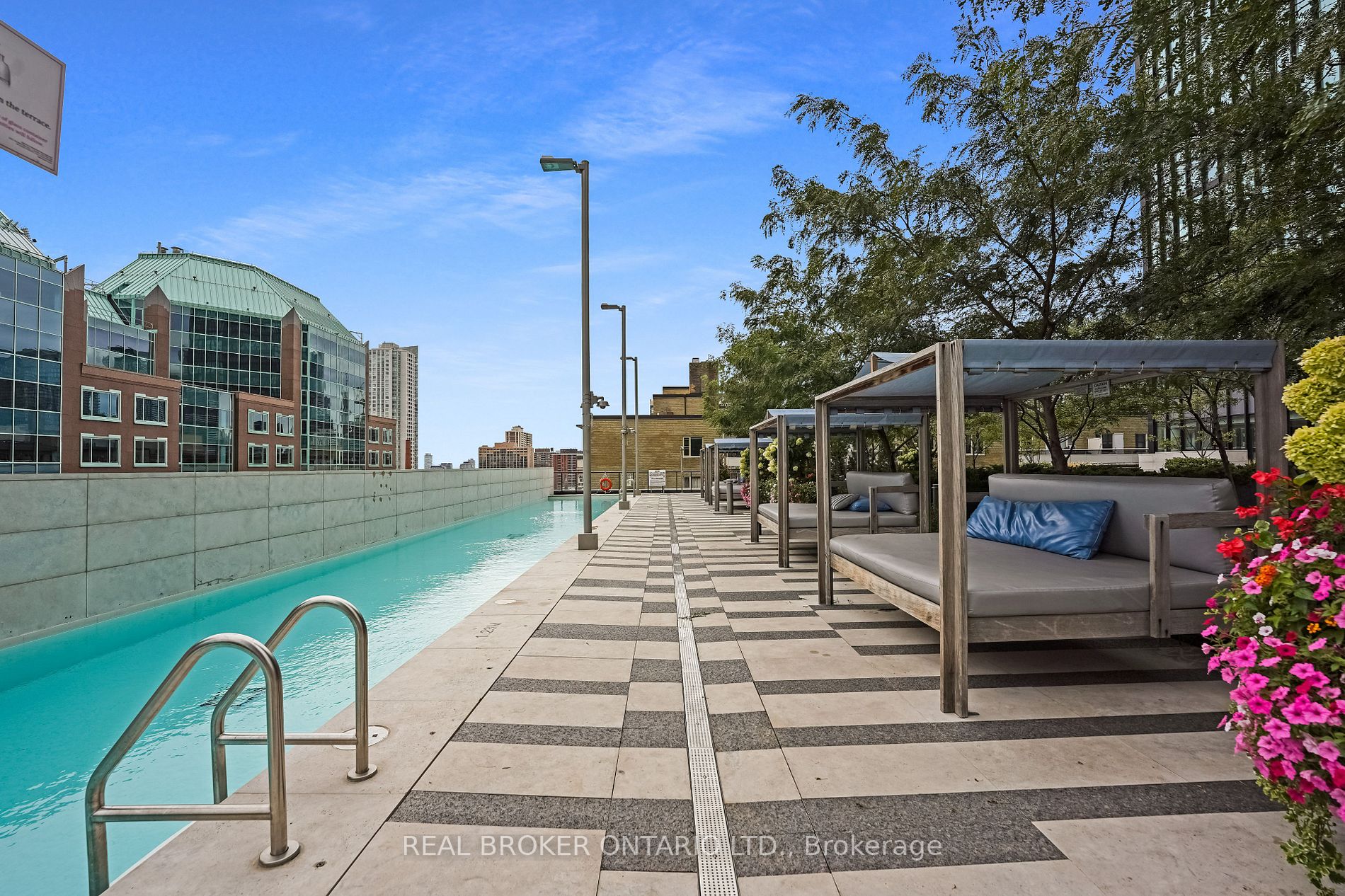 101 Charles St E, #2005