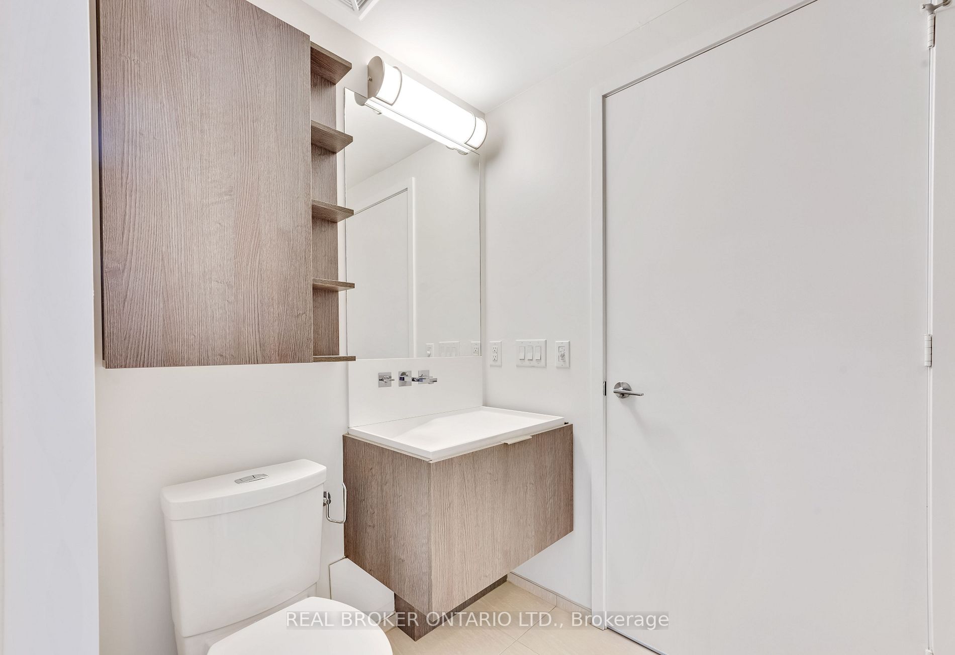 101 Charles St E, #2005