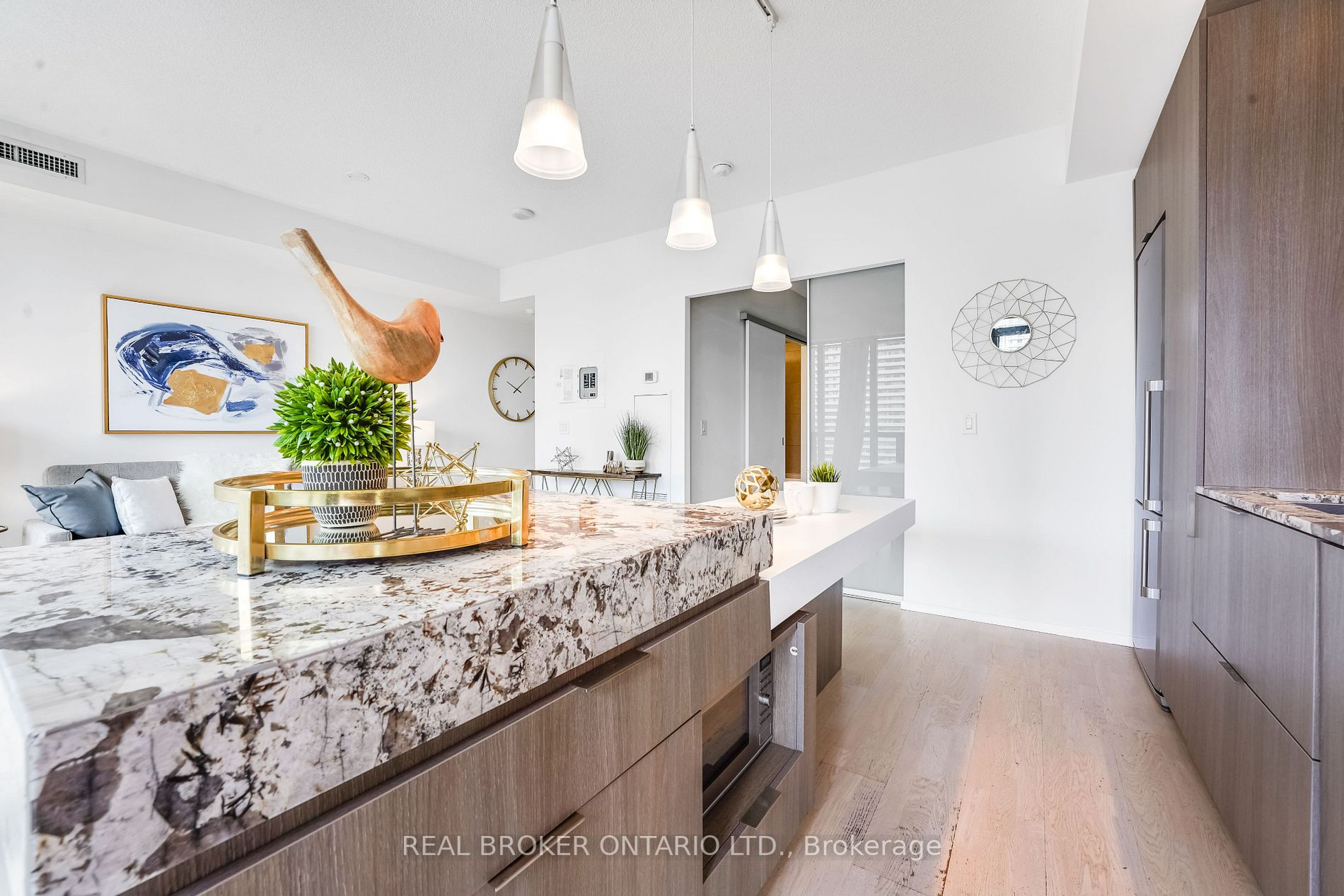 101 Charles St E, #2005