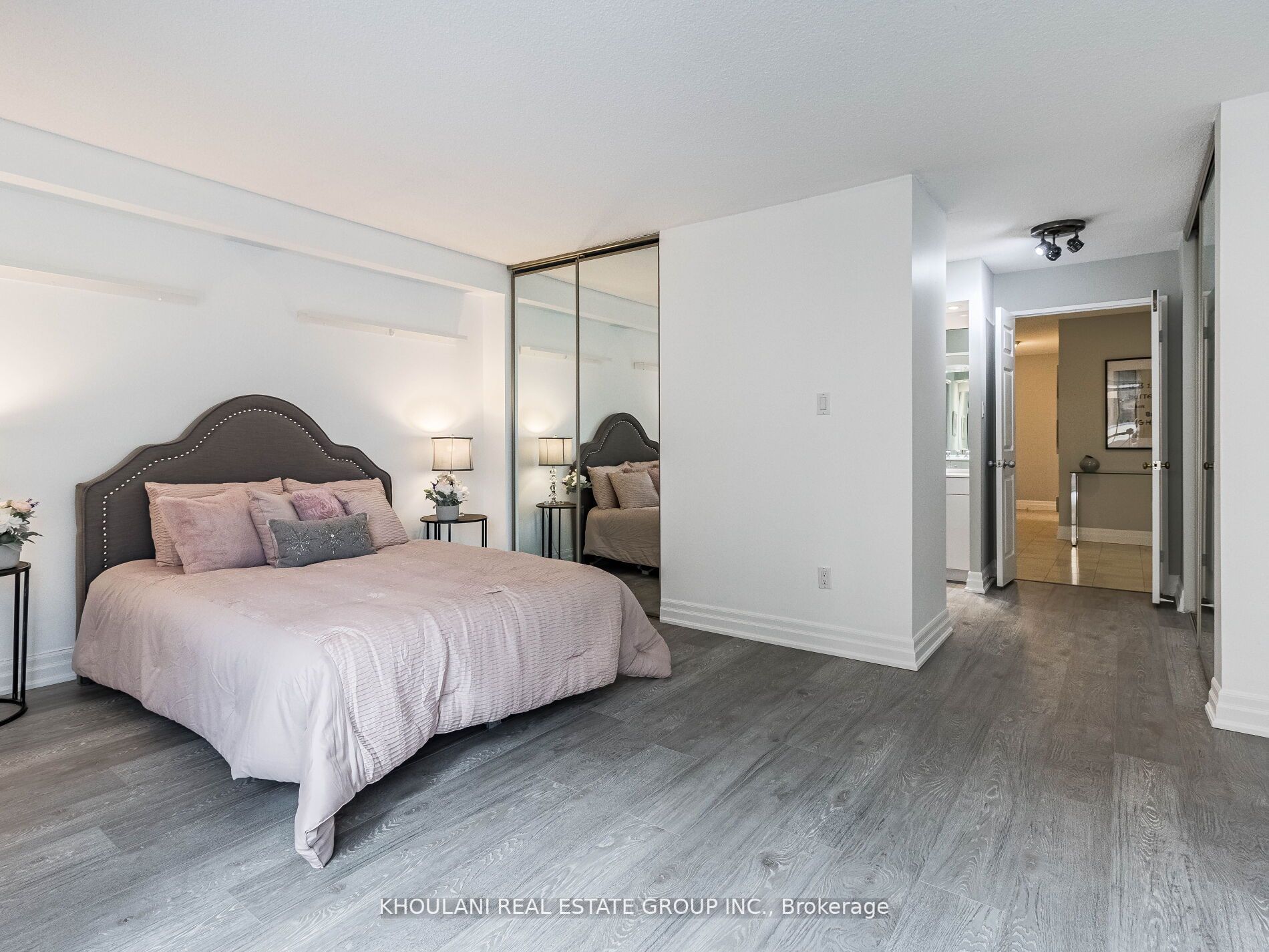 280 Simcoe St, #709