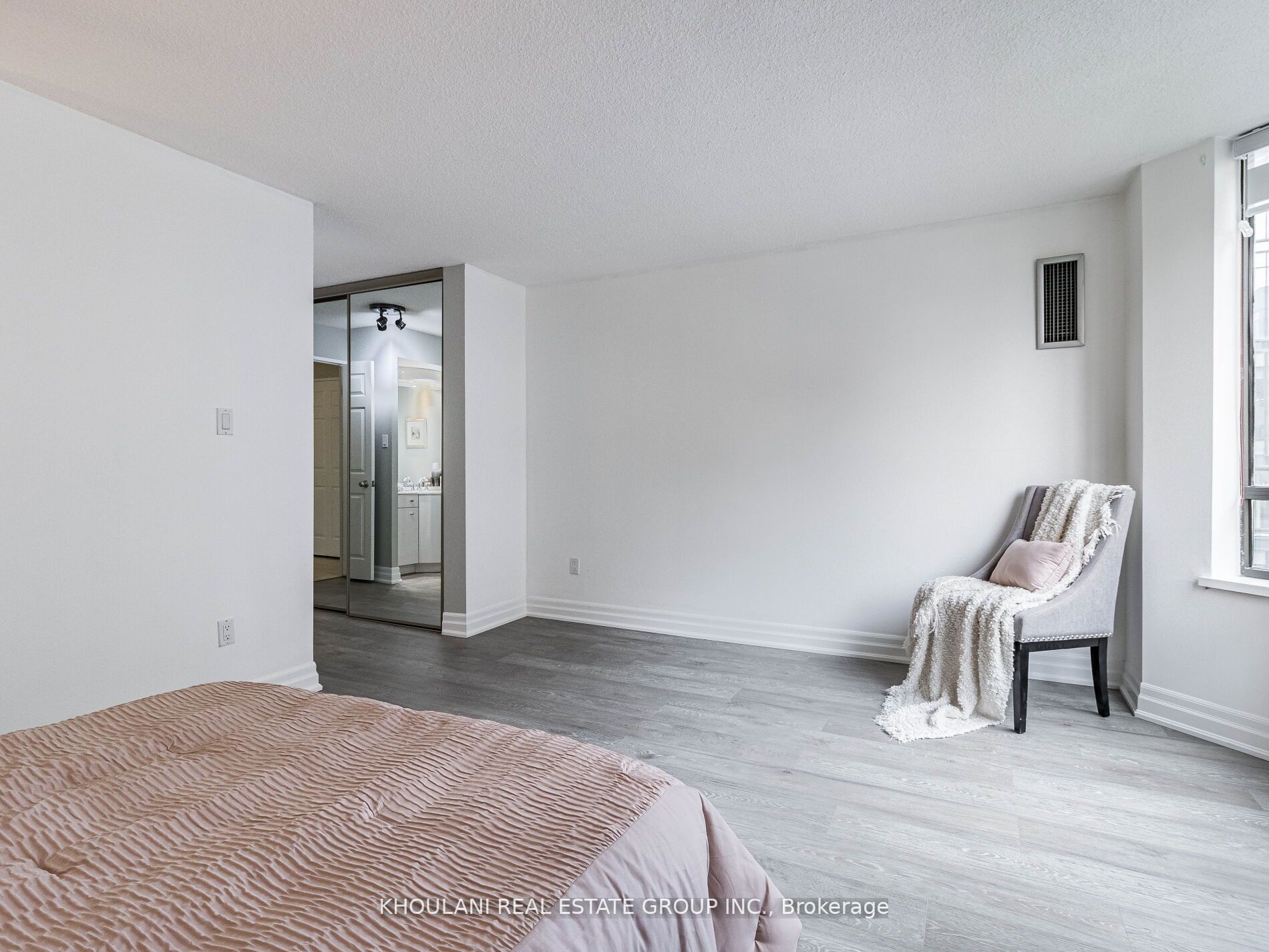 280 Simcoe St, #709