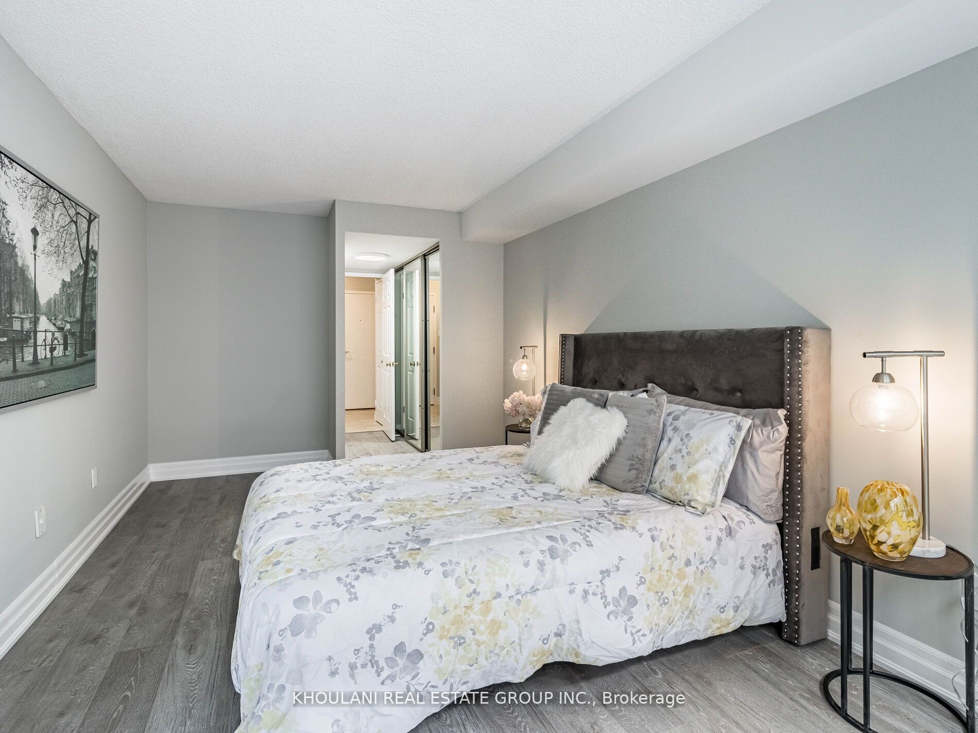 280 Simcoe St, #709