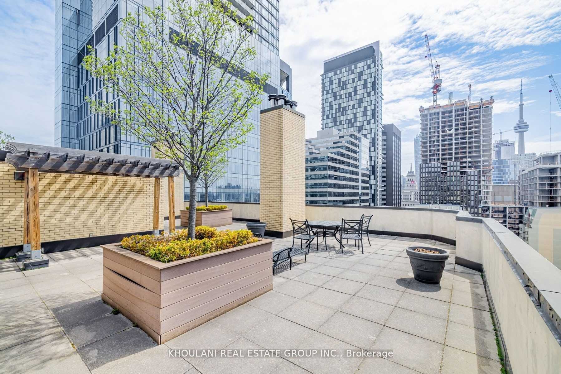 280 Simcoe St, #709
