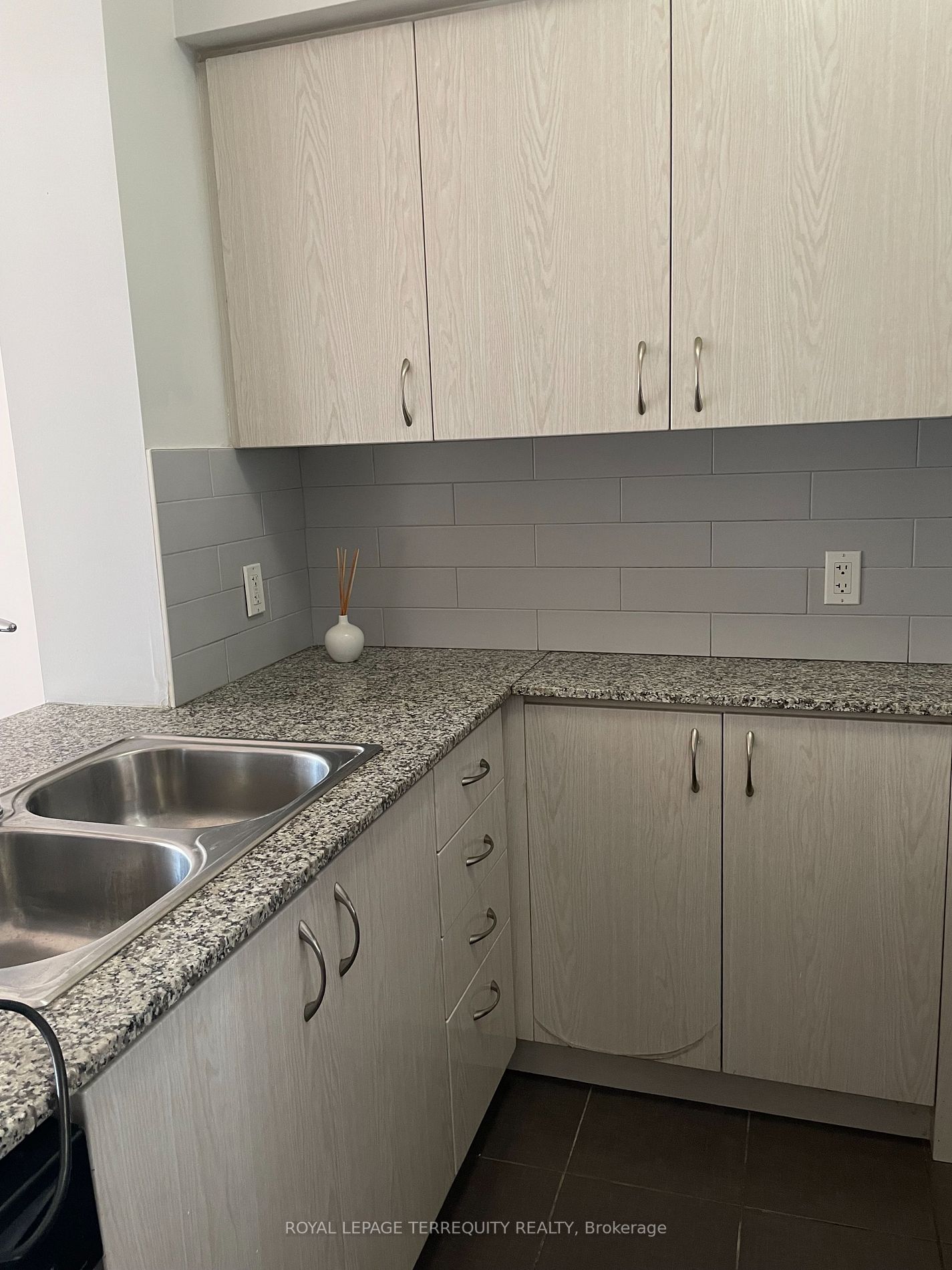 5791 Yonge St, #308