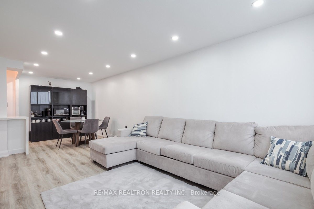 21 Overlea Blvd, #1405