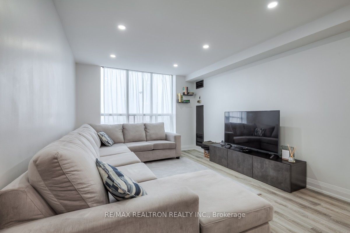 21 Overlea Blvd, #1405