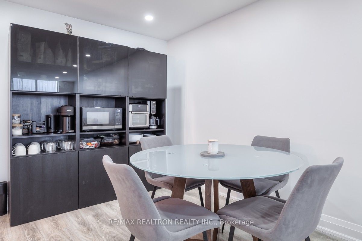 21 Overlea Blvd, #1405