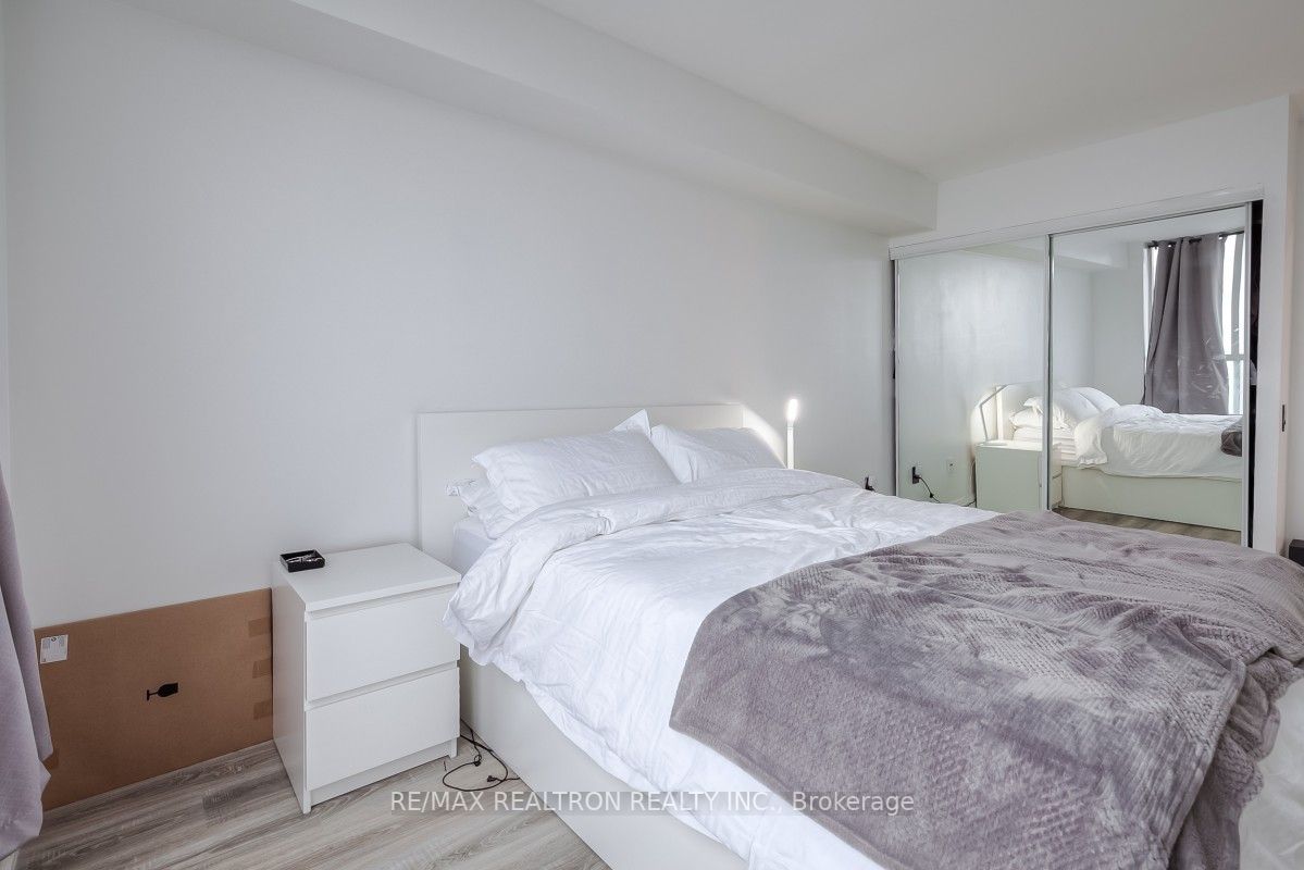 21 Overlea Blvd, #1405