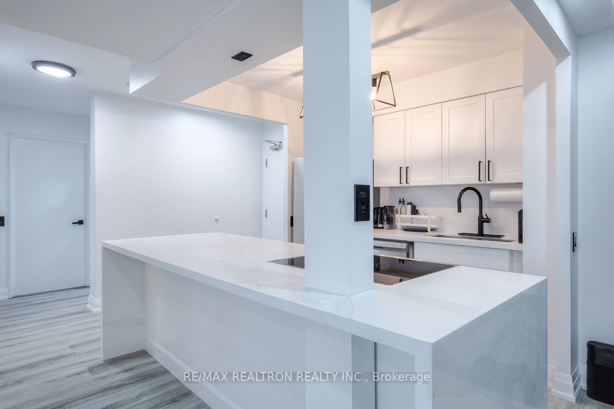 21 Overlea Blvd, #1405