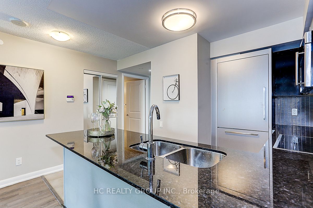 5168 Yonge St, #606