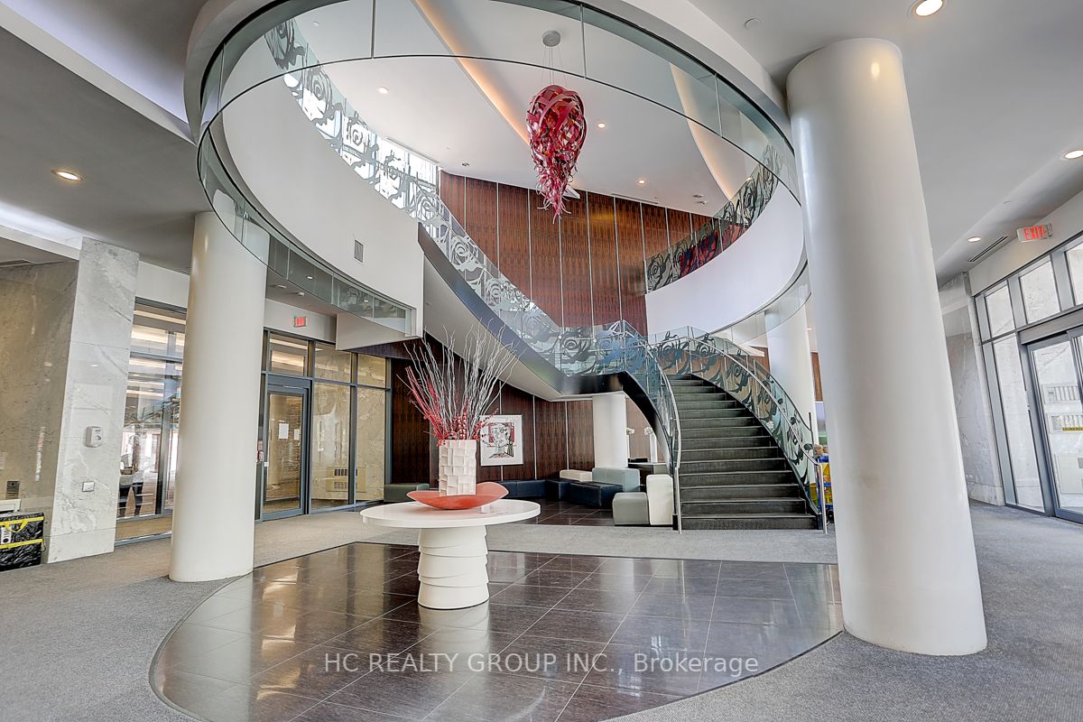 5168 Yonge St, #606