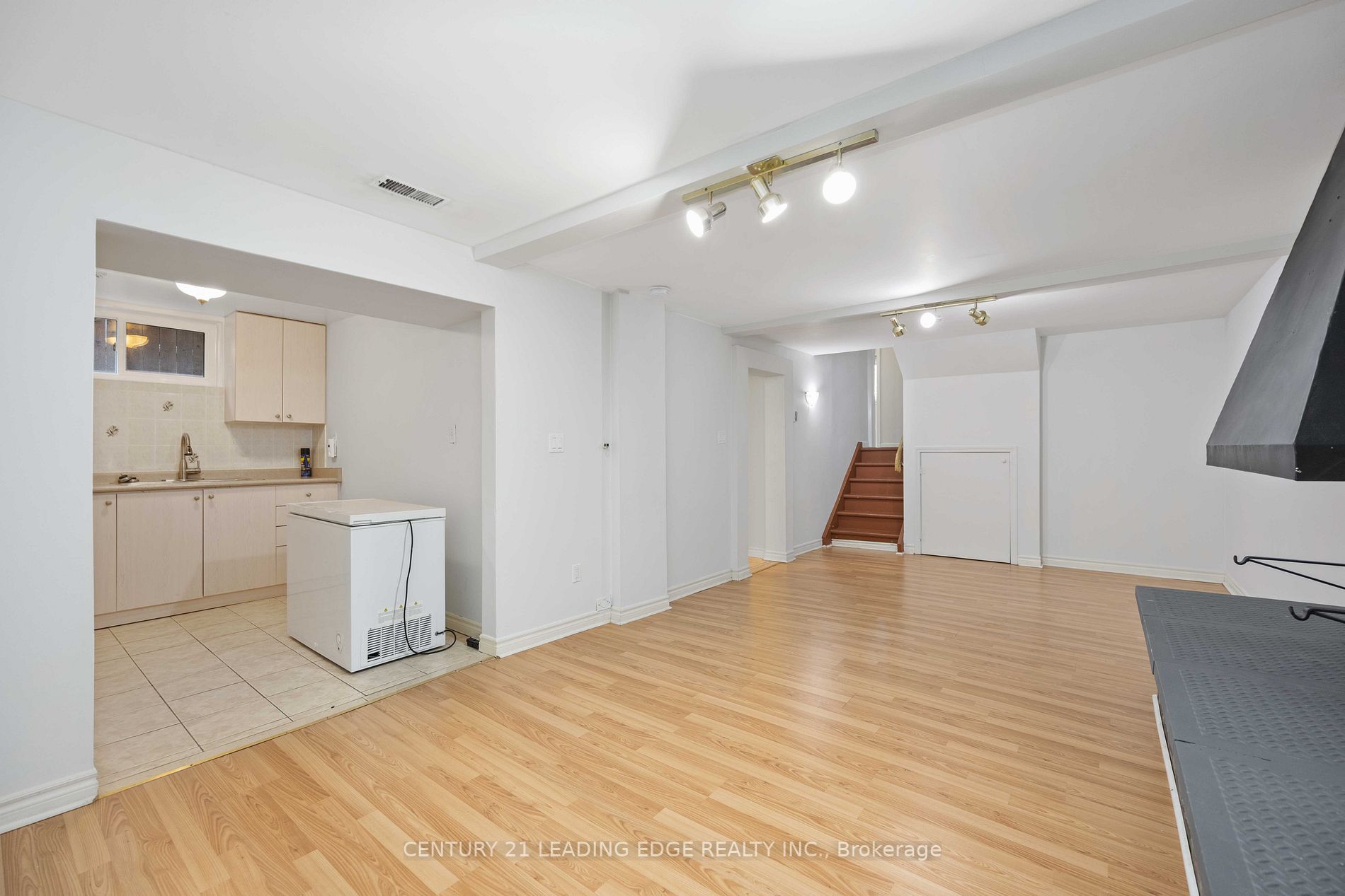 25 Karen Rd