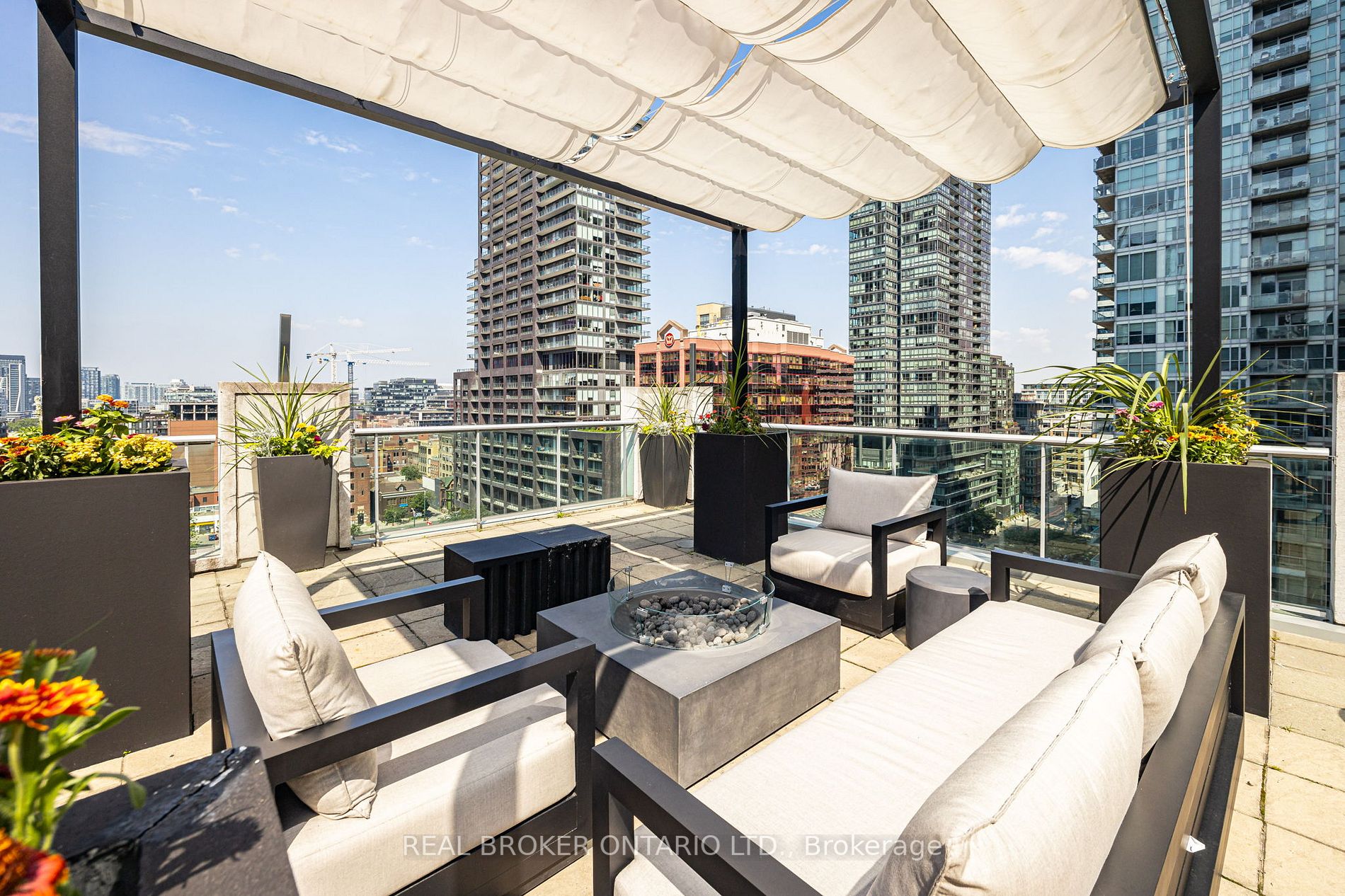 36 Blue Jays Way, #910