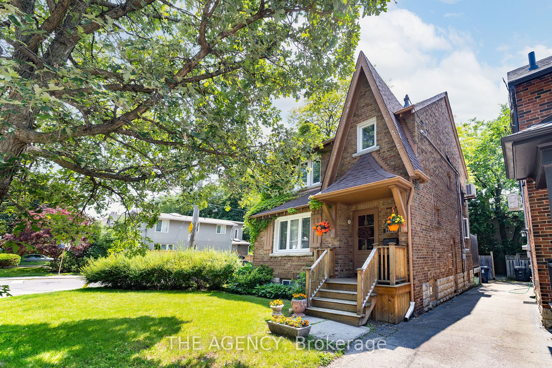 Toronto, 467 Roselawn Ave For Sale, 1,299,999