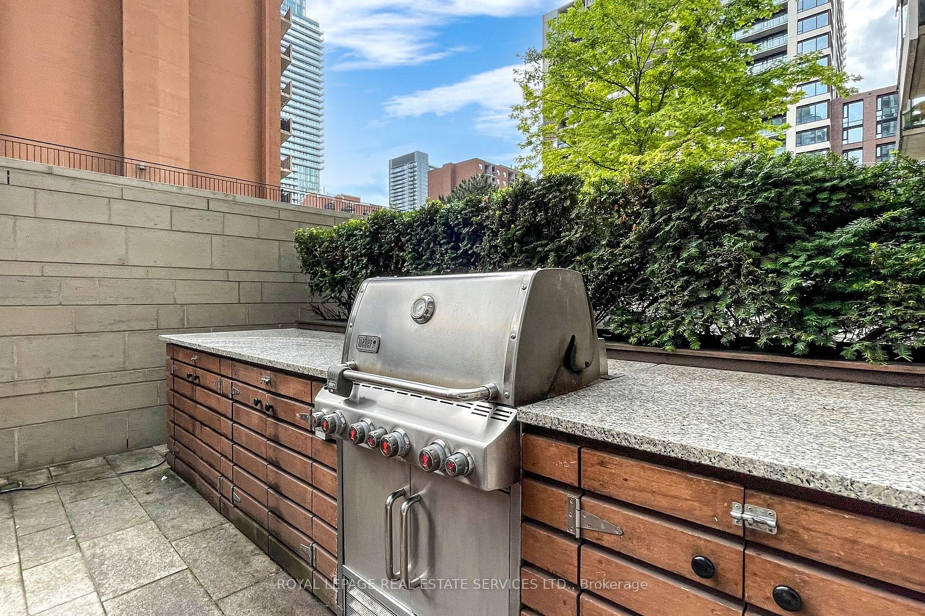 70 Roehampton Ave, #2214