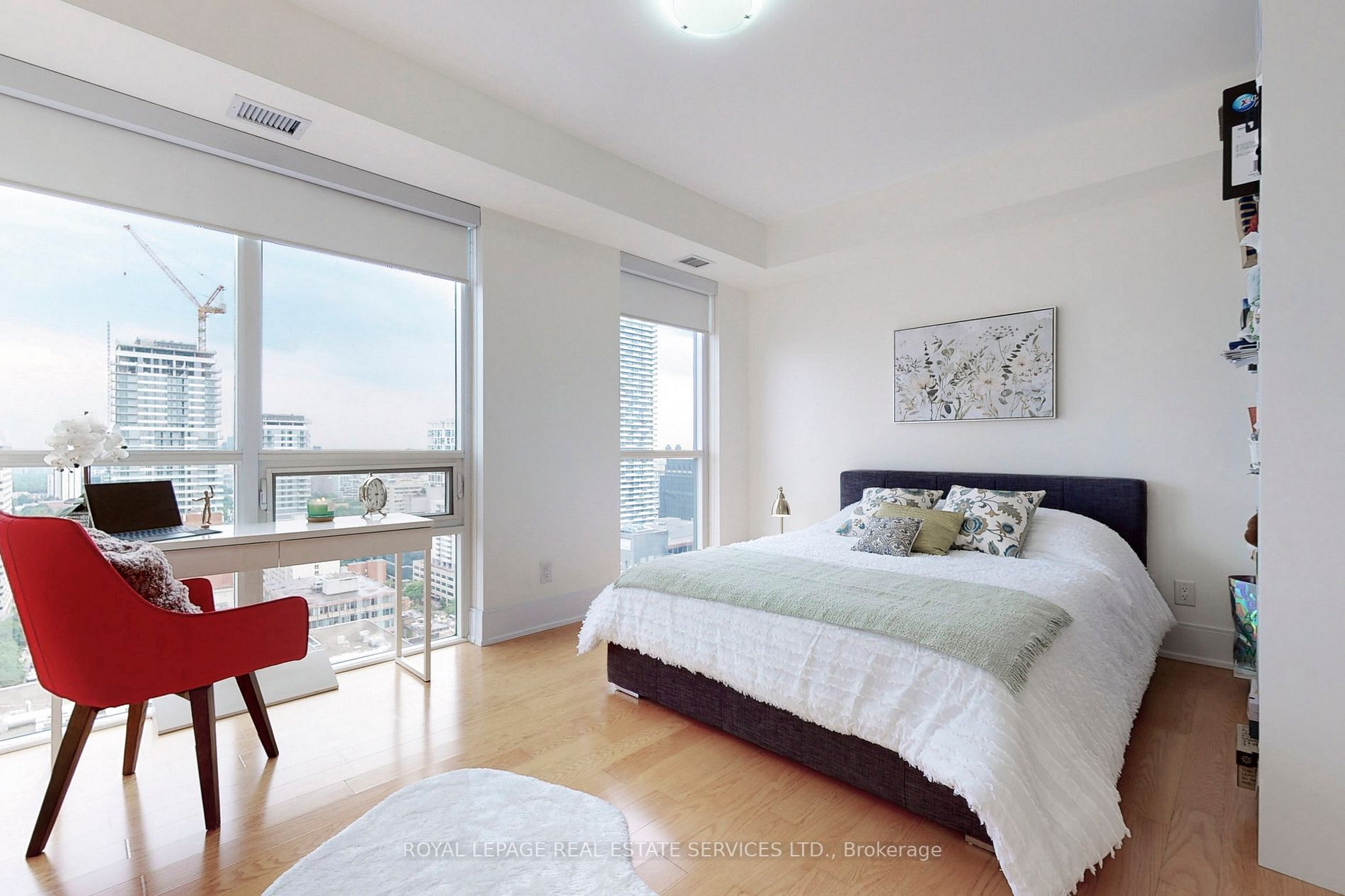70 Roehampton Ave, #2214
