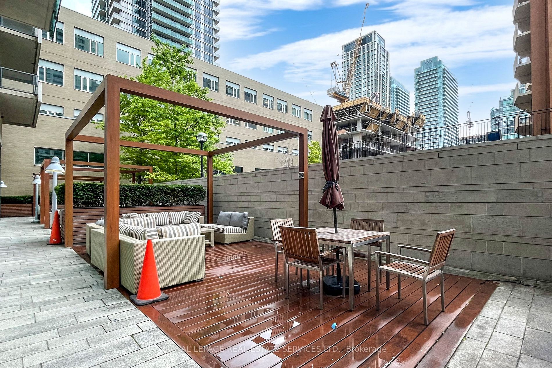 70 Roehampton Ave, #2214