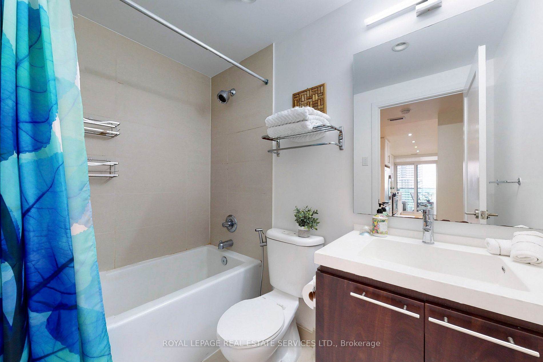 70 Roehampton Ave, #2214