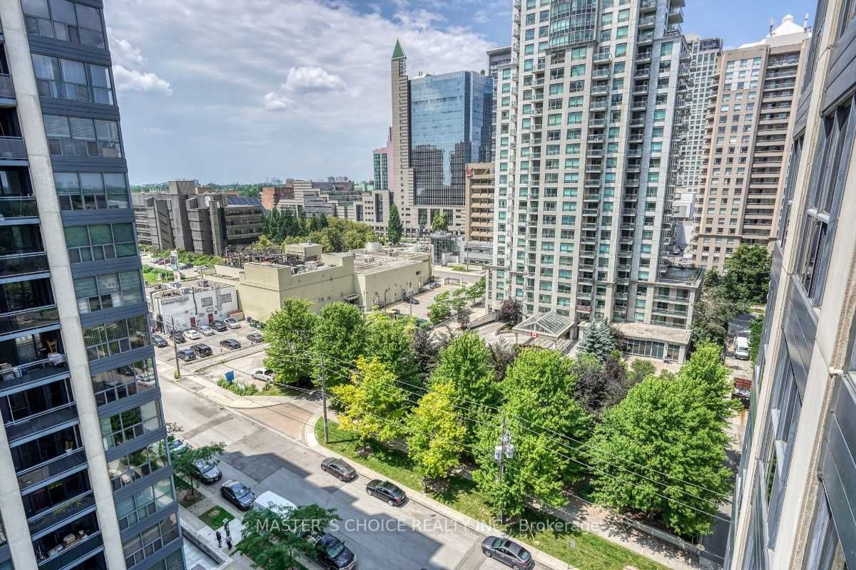 28 Hollywood Ave, #1210