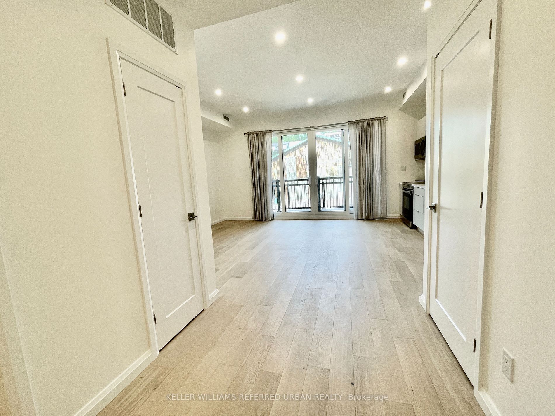 512 Bathurst St, ##1