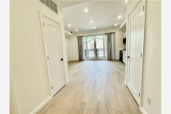 512 Bathurst St, Toronto