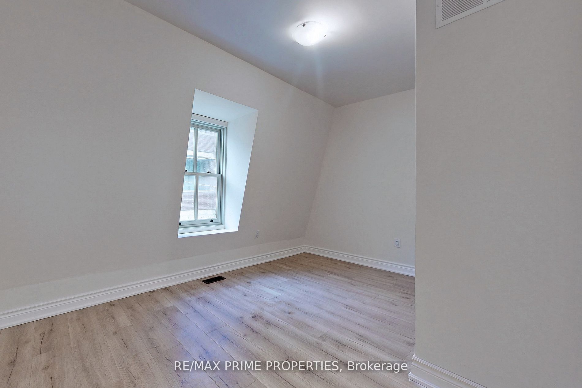 3 Percy St