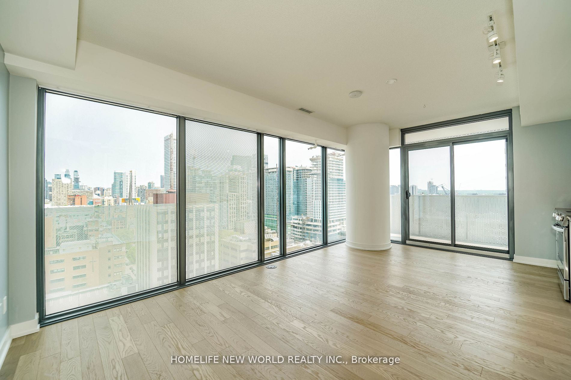 25 Richmond St E, #1902