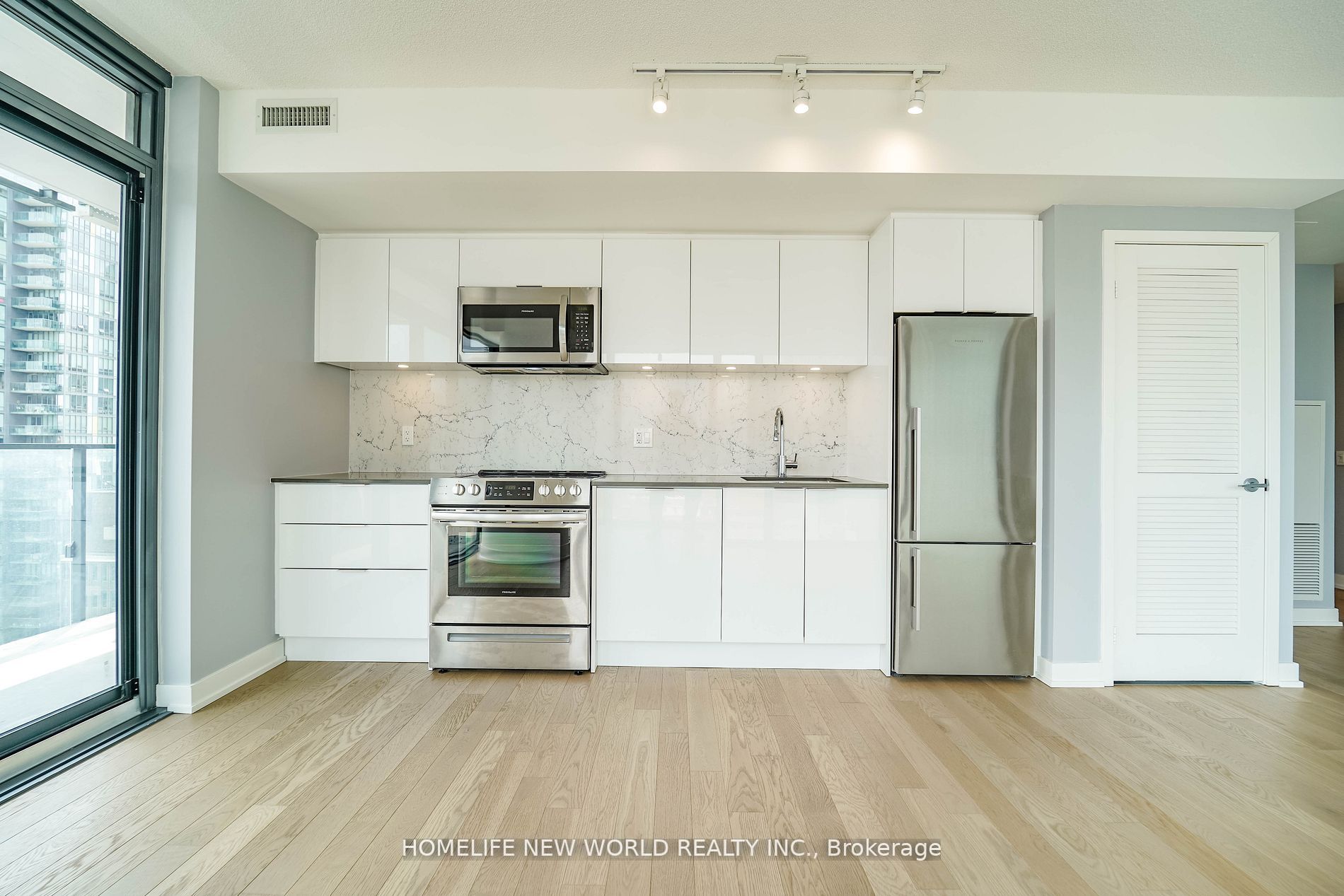 25 Richmond St E, #1902