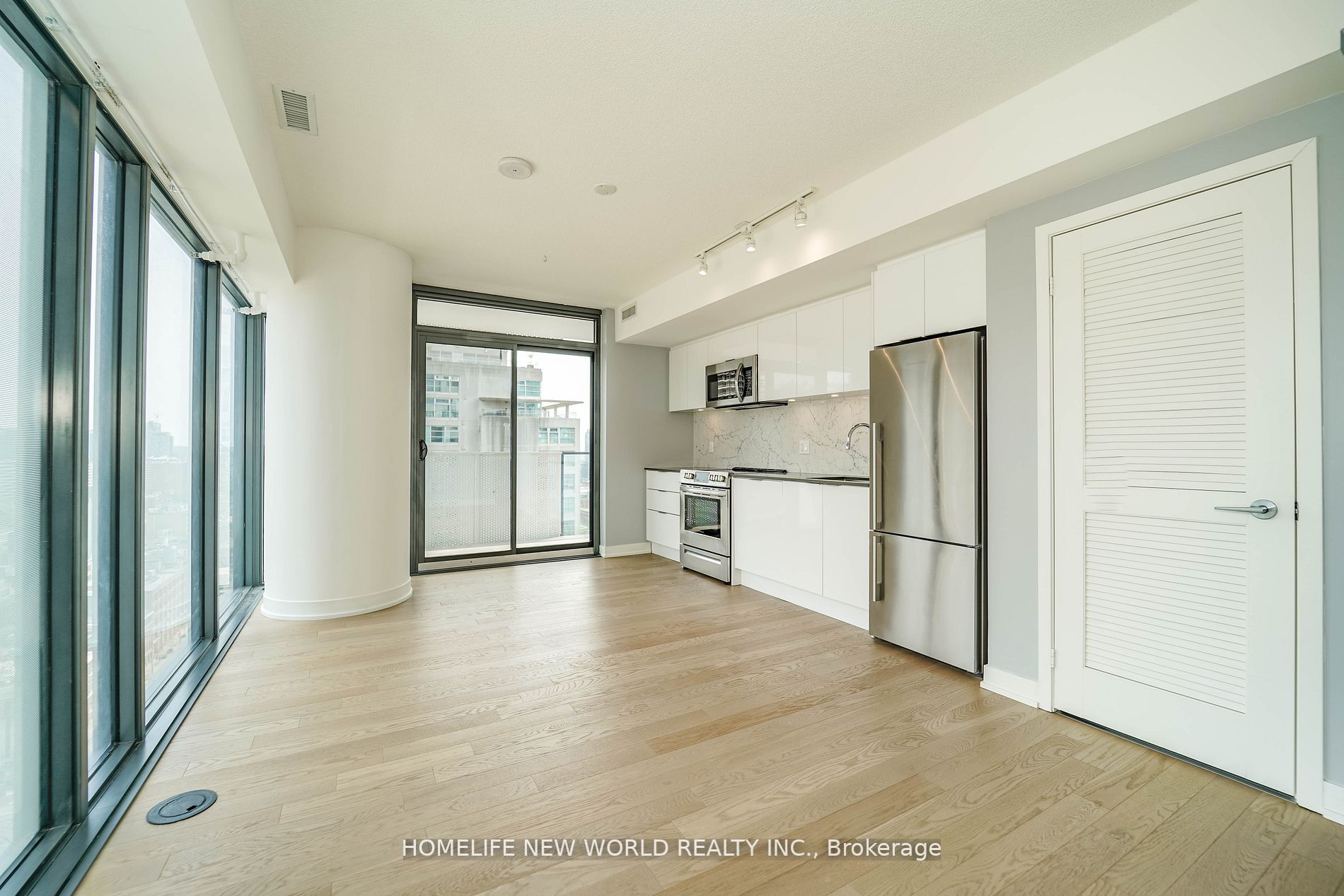 25 Richmond St E, #1902