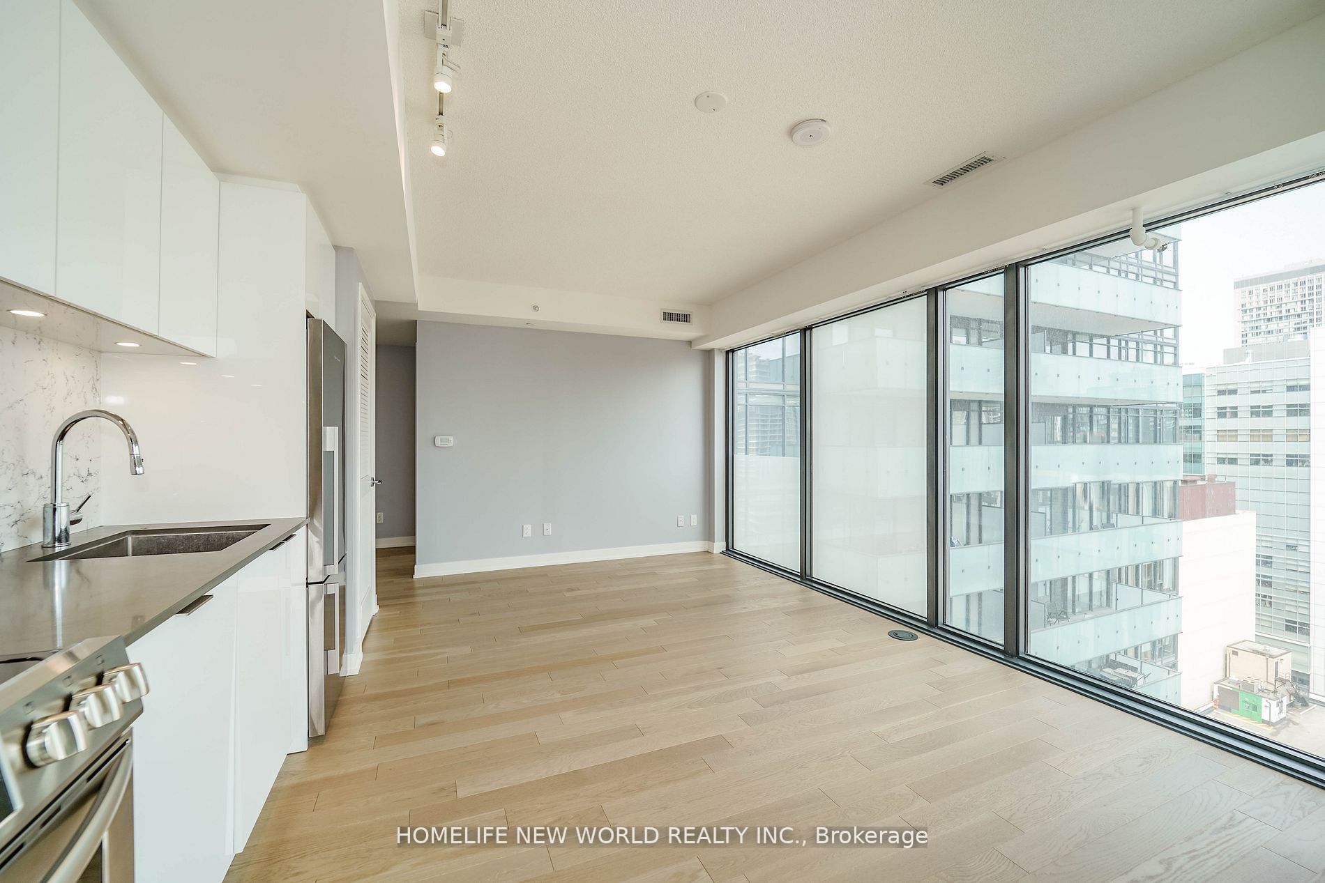 25 Richmond St E, #1902