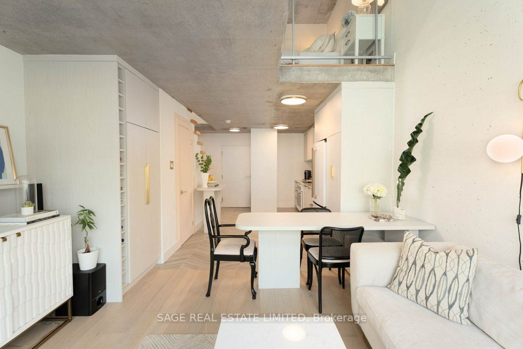 954 King St W, #325