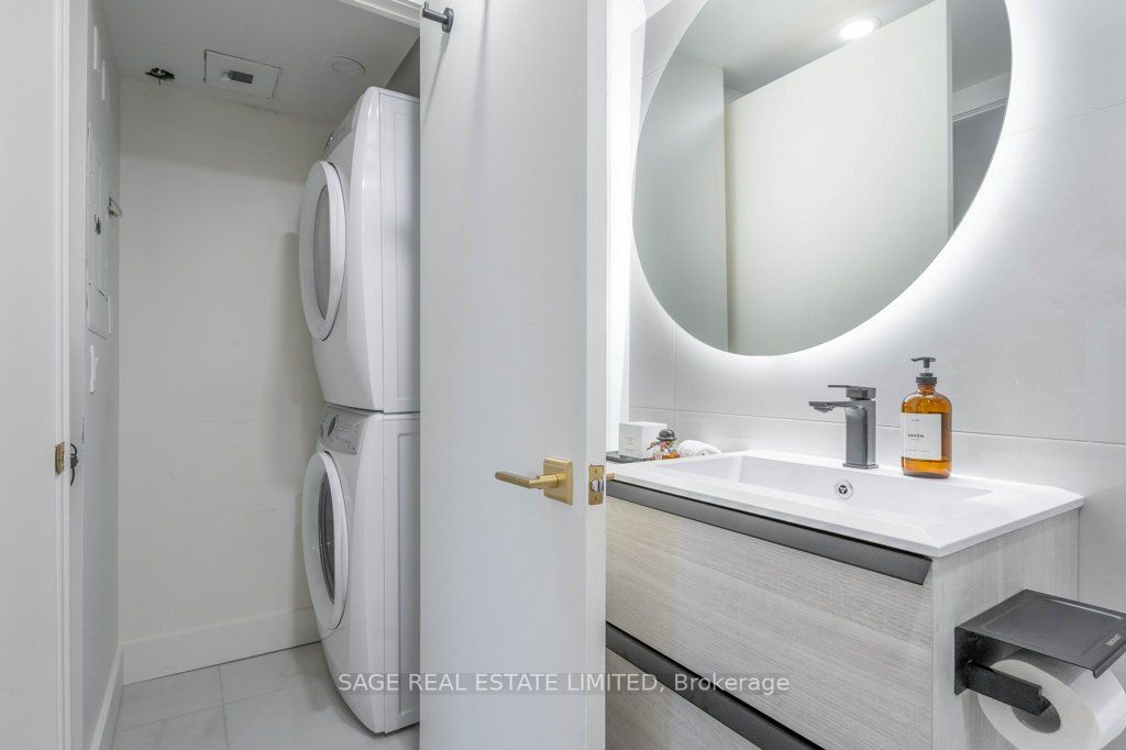 954 King St W, #325