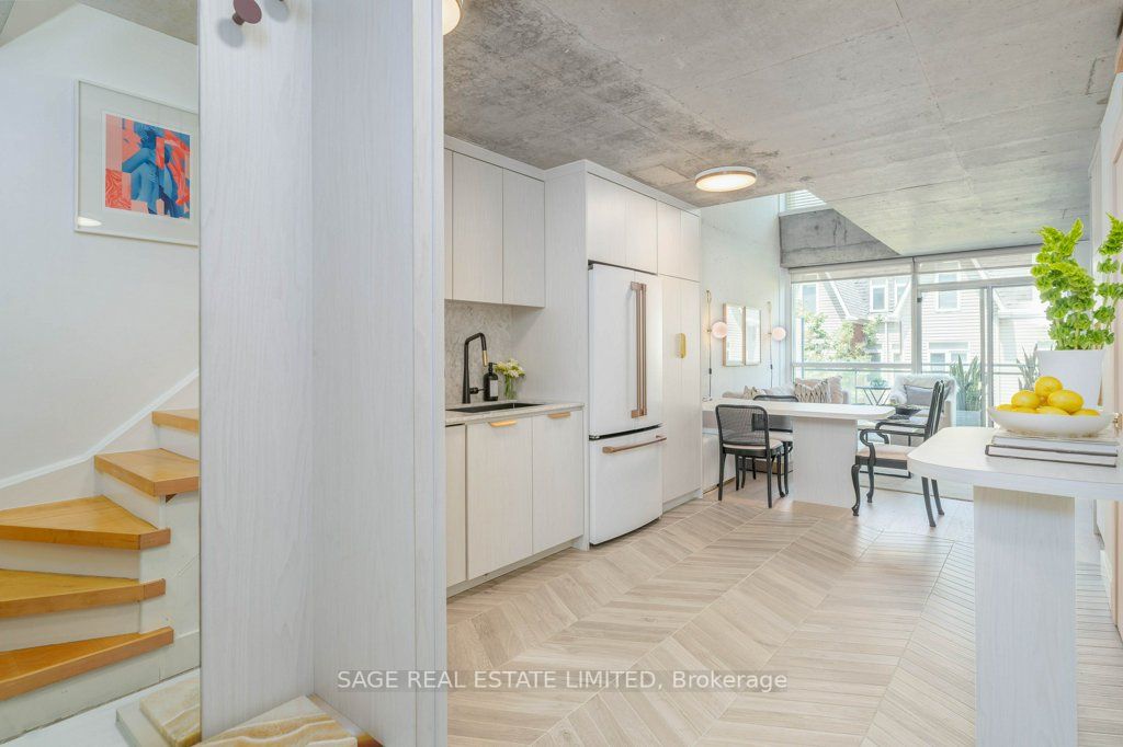 954 King St W, #325