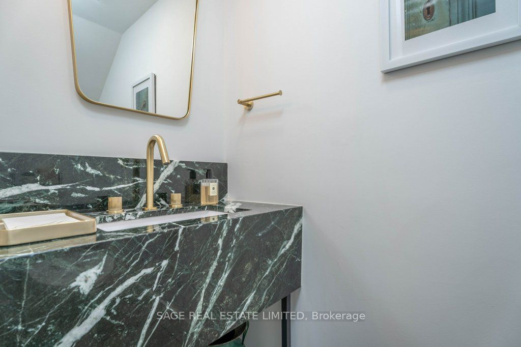 954 King St W, #325