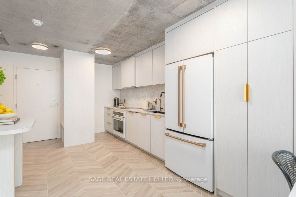 954 King St W, #325