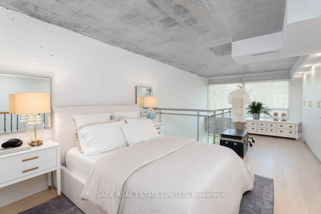 954 King St W, #325