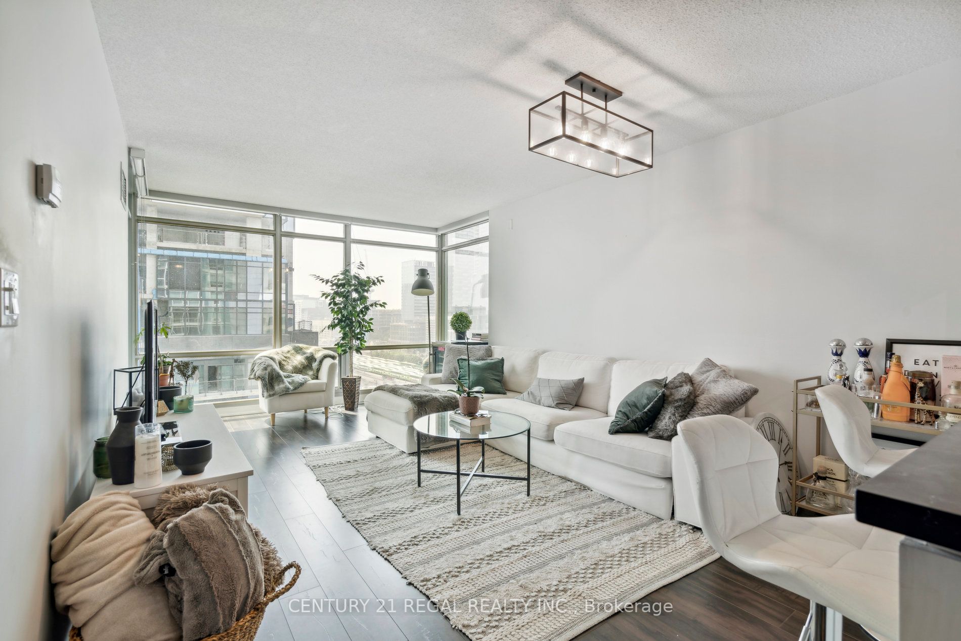 81 Navy Wharf Crt, #1609