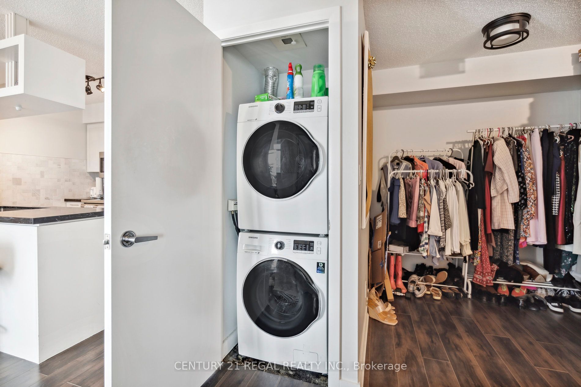 81 Navy Wharf Crt, #1609