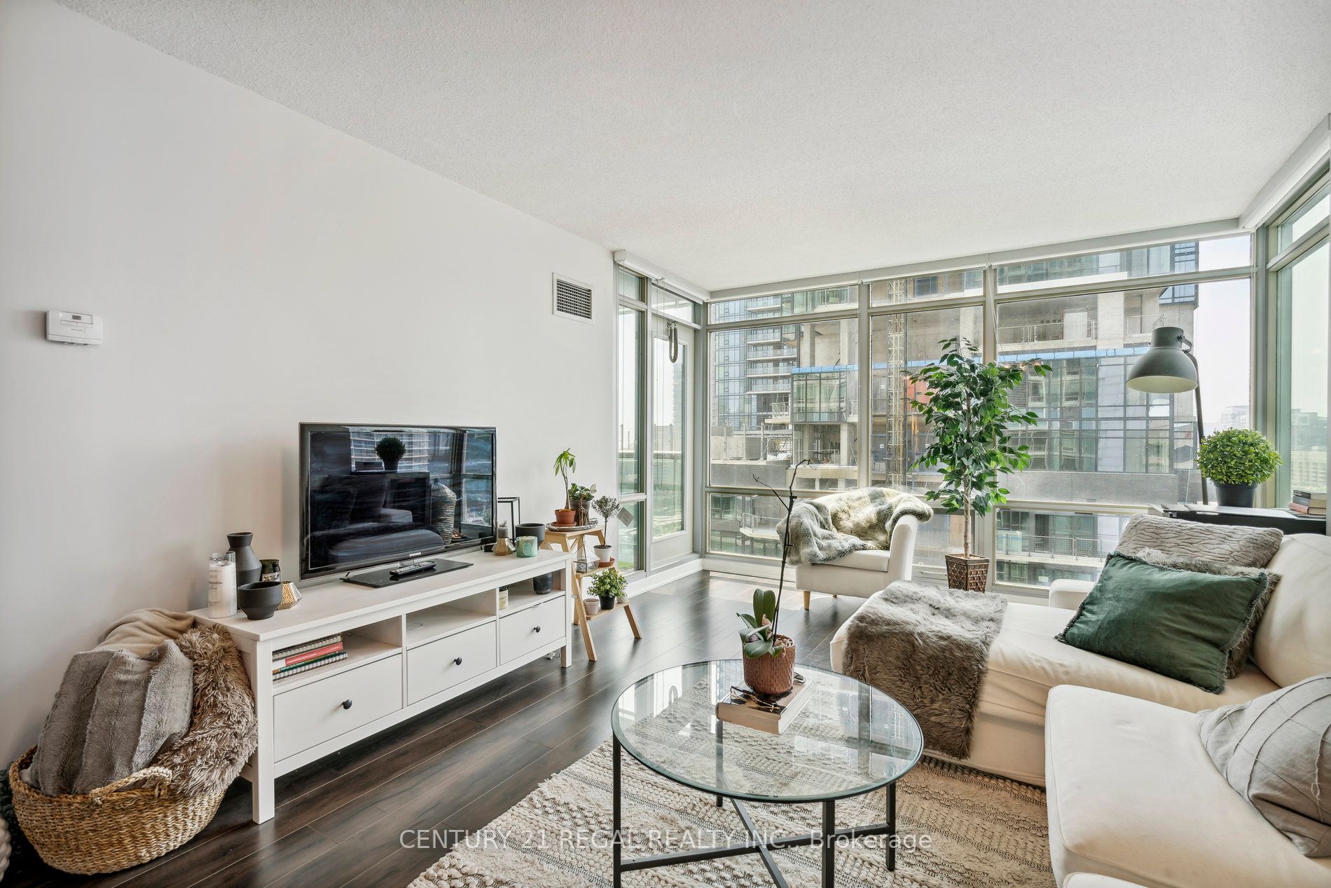 81 Navy Wharf Crt, #1609