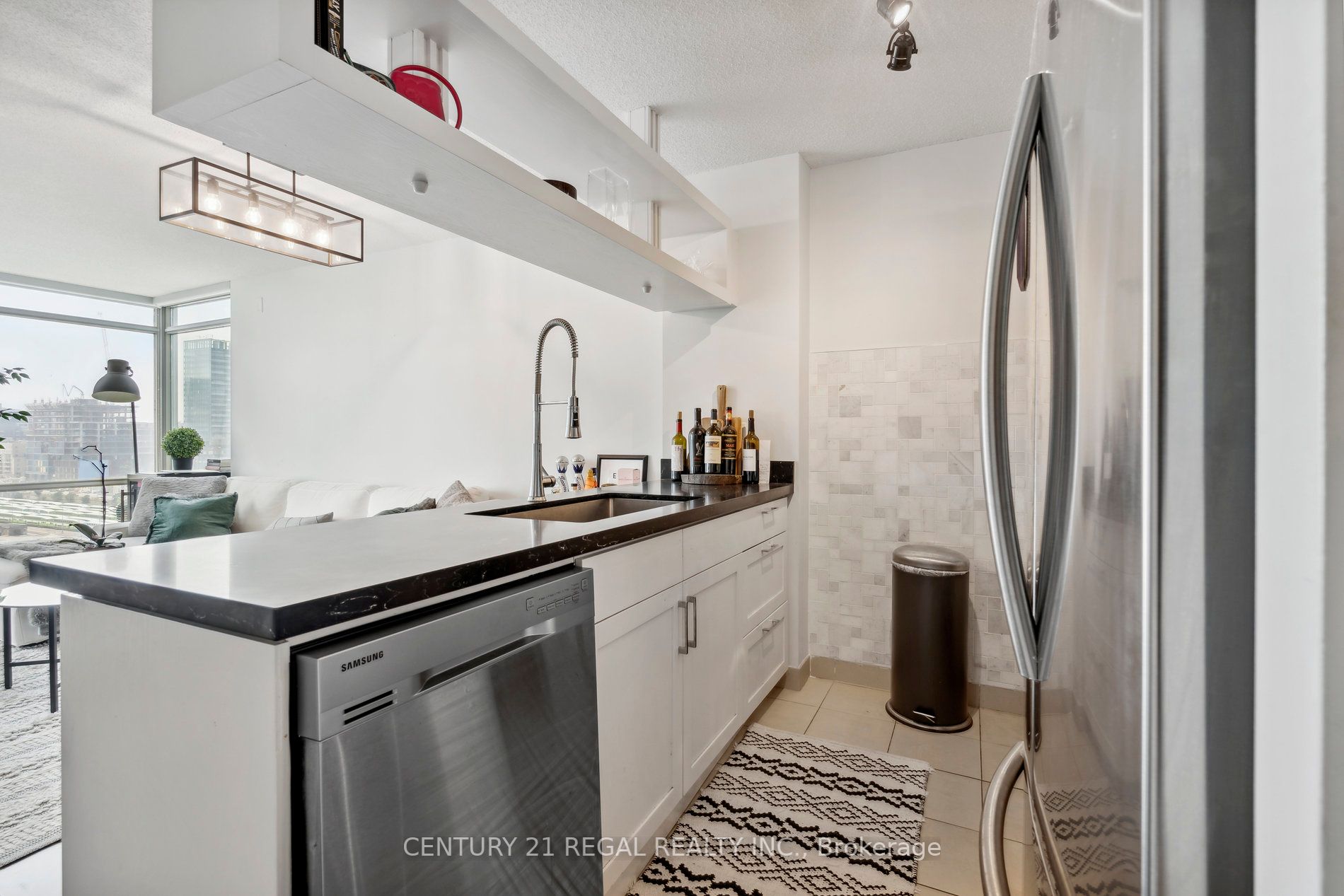 81 Navy Wharf Crt, #1609