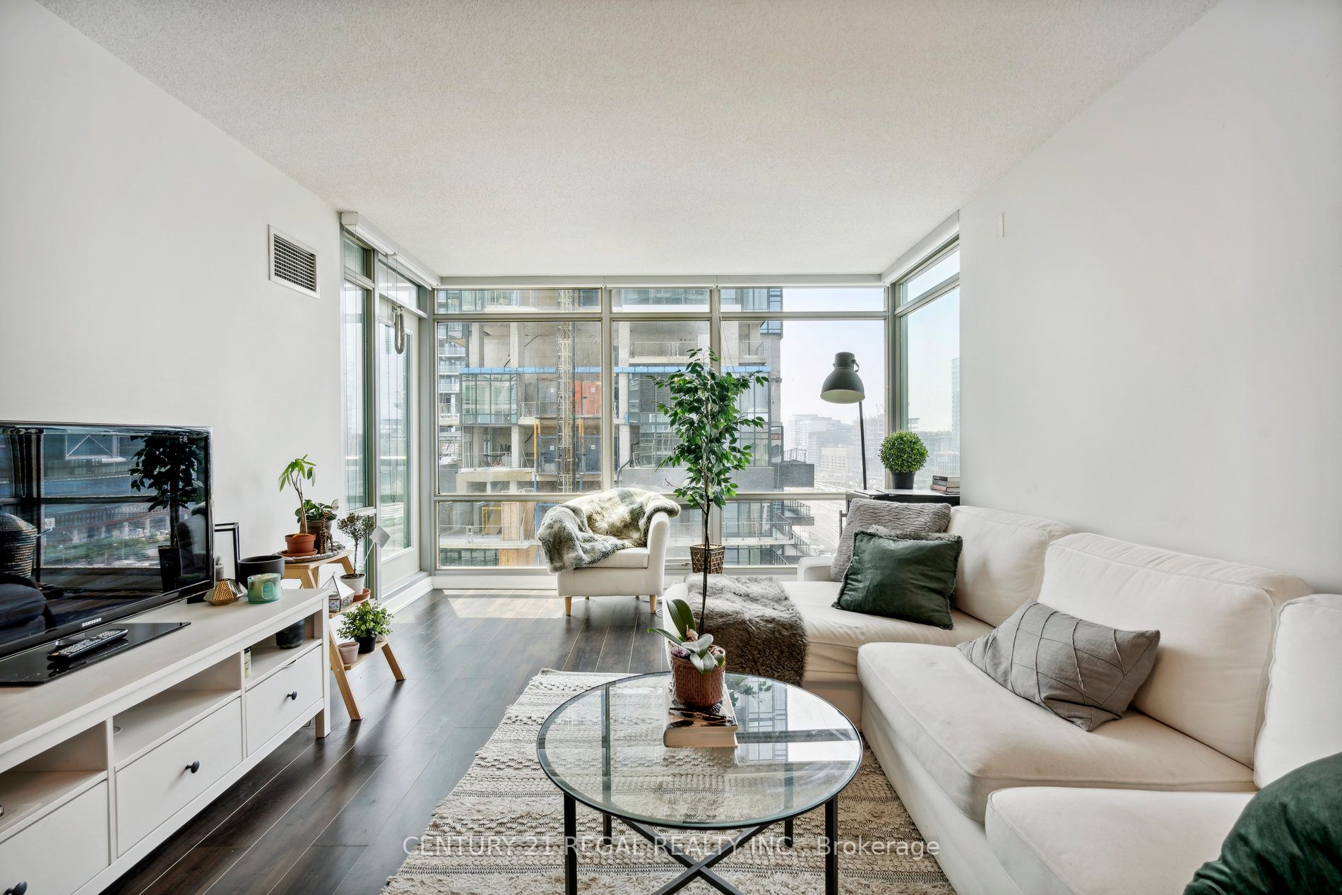 81 Navy Wharf Crt, #1609
