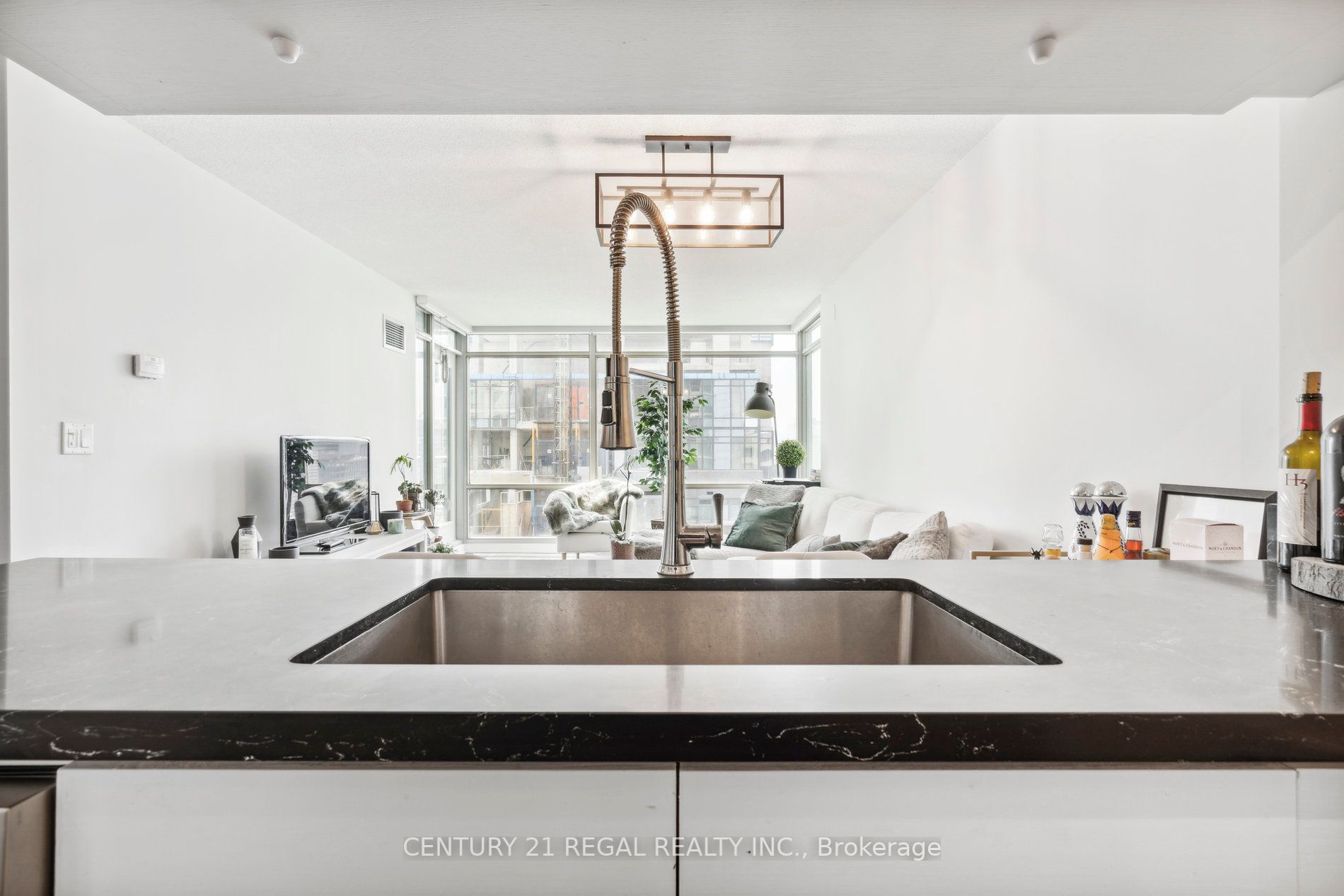 81 Navy Wharf Crt, #1609